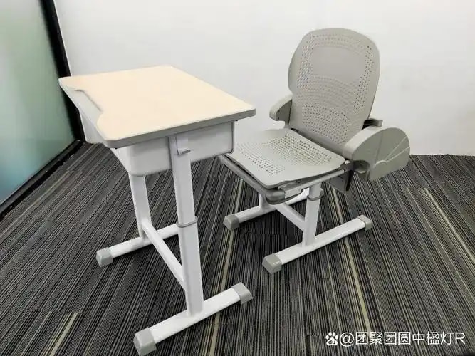 学生课桌椅